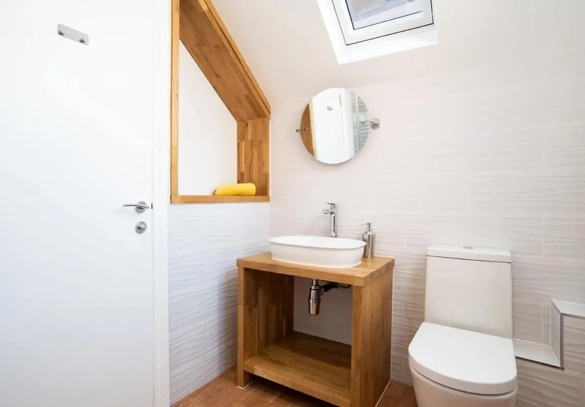 Abalyne Beach House - Stunning 4 Bedroom Beach House, Sea Views Throughout, Modern And Bright House Filey Semesterbostad